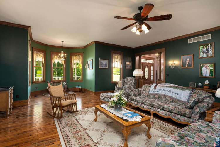 Listing Image 7