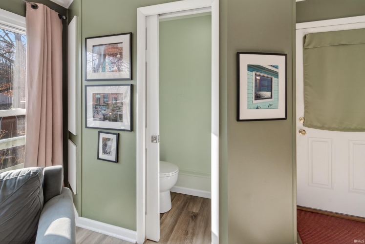 Listing Image 11