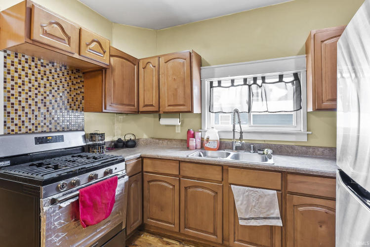 Listing Image 12