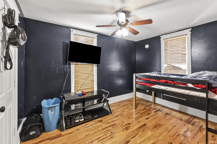 Listing Image 8
