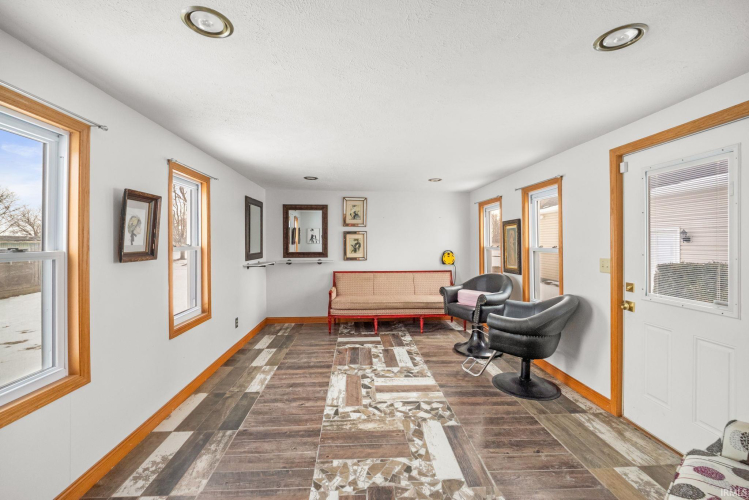 Listing Image 17