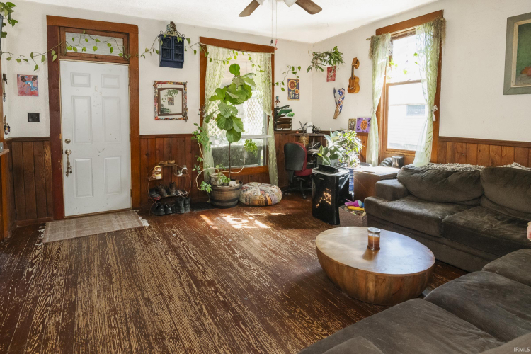 Listing Image 8