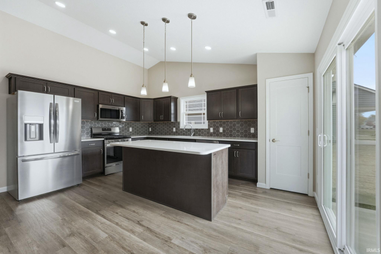 Listing Image 14