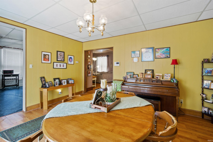 Listing Image 11