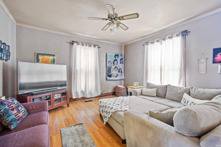 Listing Image 7