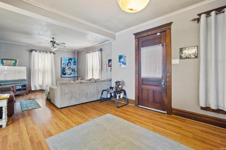 Listing Image 8
