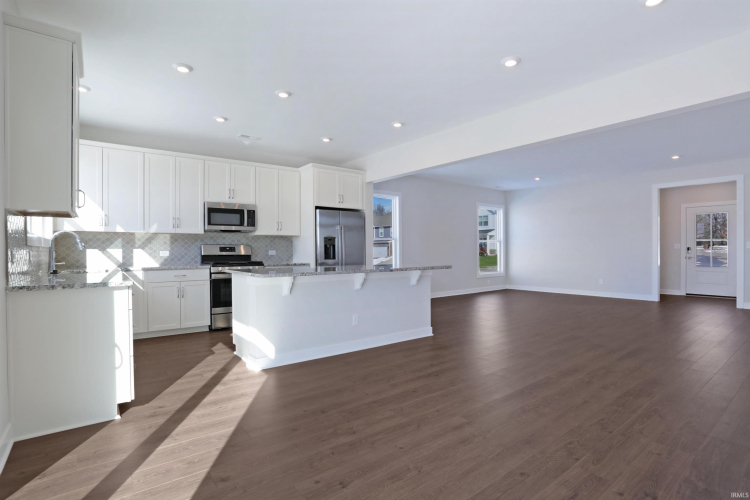 Listing Image 12
