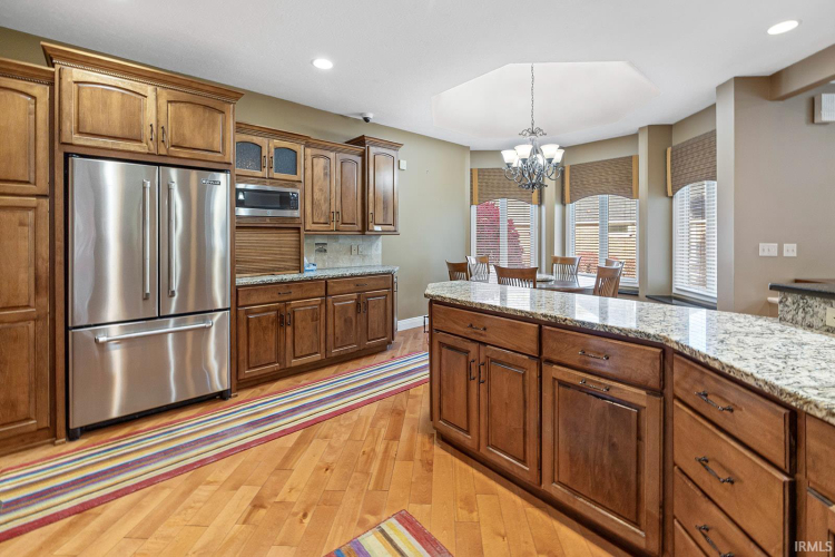 Listing Image 11