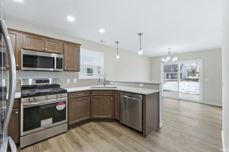 Listing Image 14