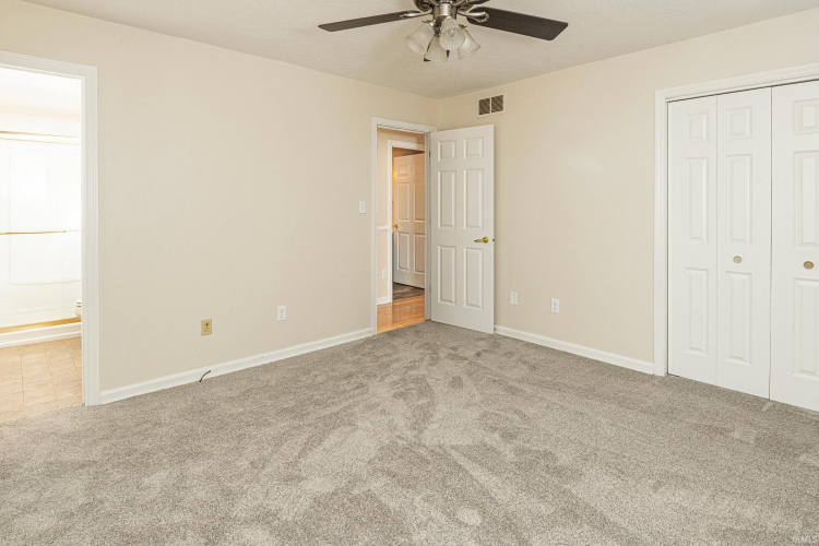 Listing Image 24