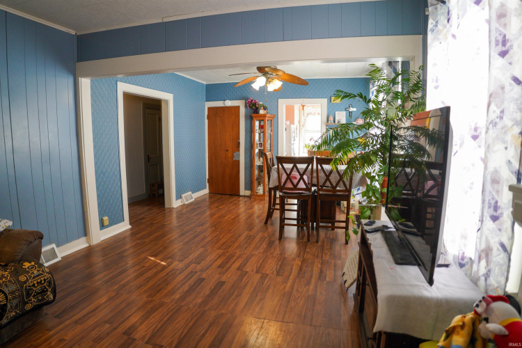 Listing Image 8
