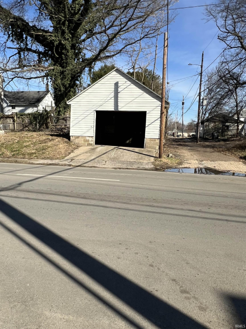 Listing Image 4