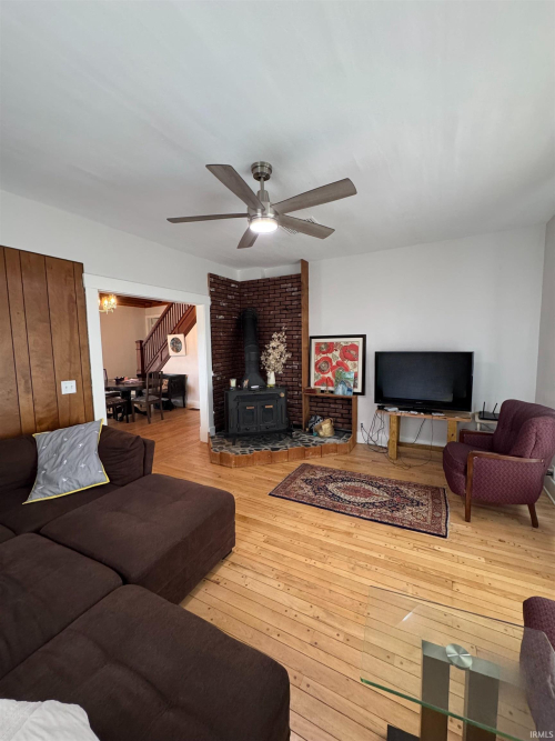 Listing Image 8
