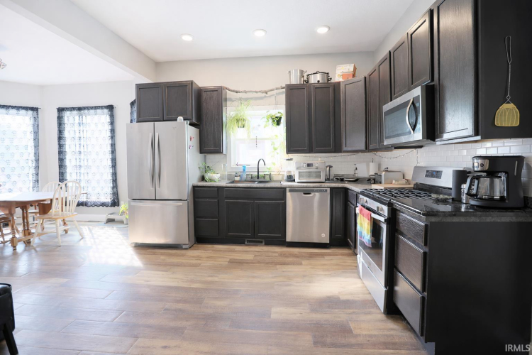 Listing Image 9