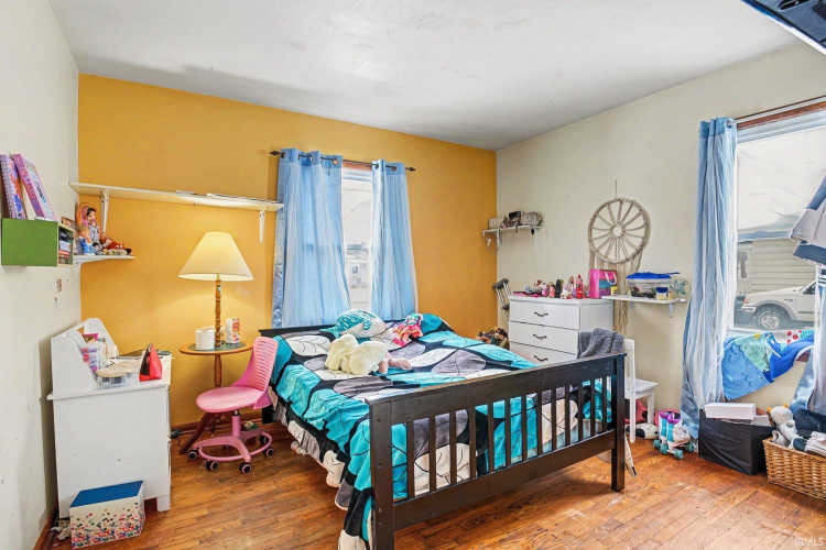 Listing Image 10