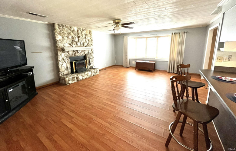 Listing Image 17