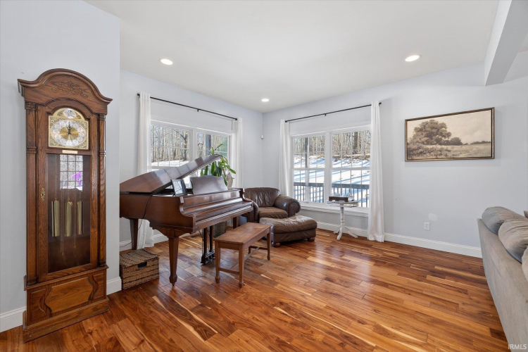 Listing Image 11