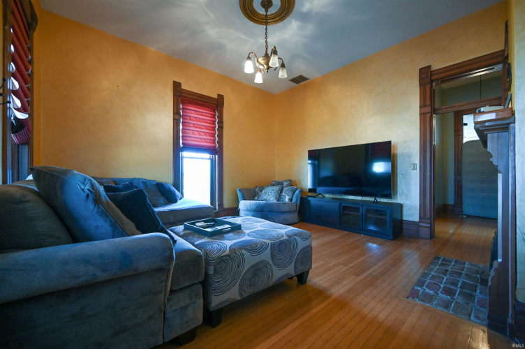 Listing Image 20