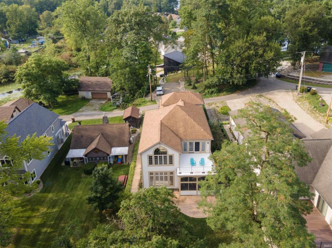 Listing Image 4