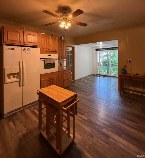 Listing Image 11