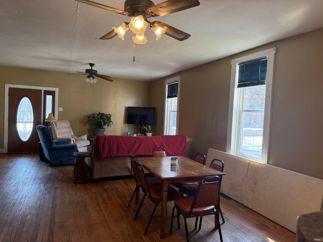 Listing Image 8