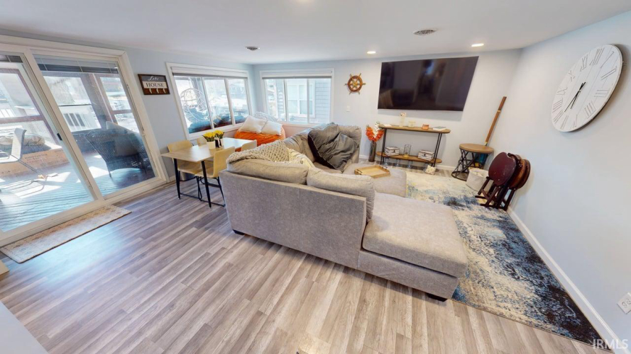 Listing Image 16