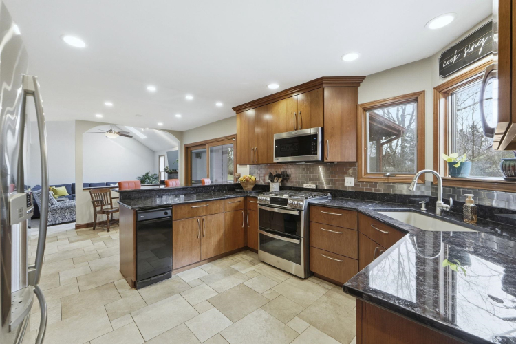 Listing Image 13