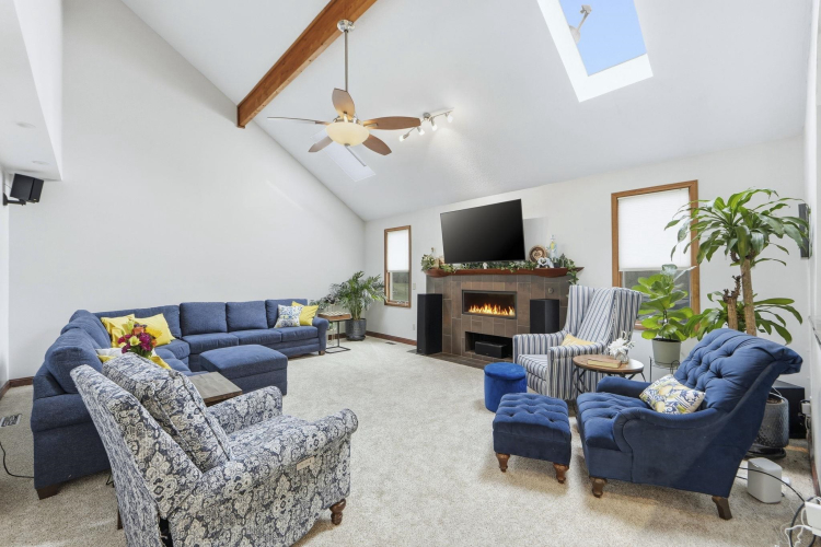 Listing Image 9