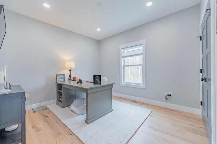 Listing Image 21
