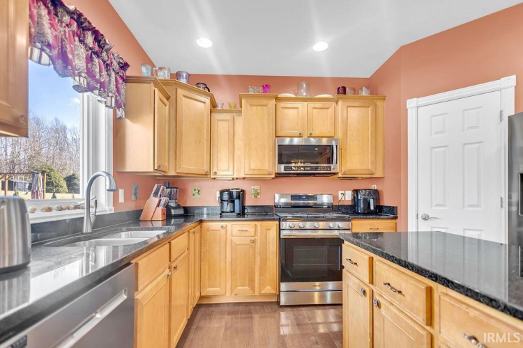 Listing Image 10