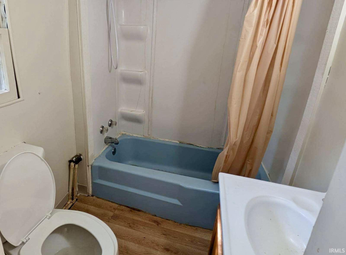Listing Image 9