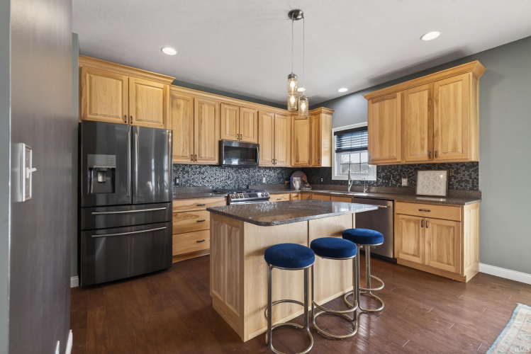 Listing Image 5