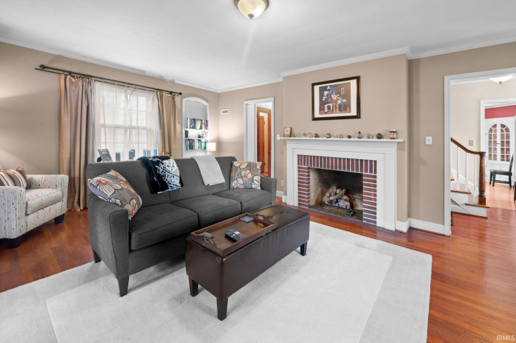 Listing Image 4