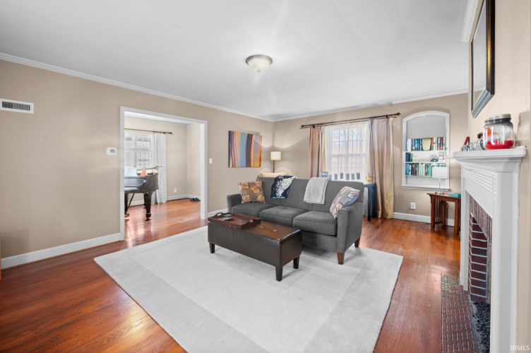 Listing Image 5