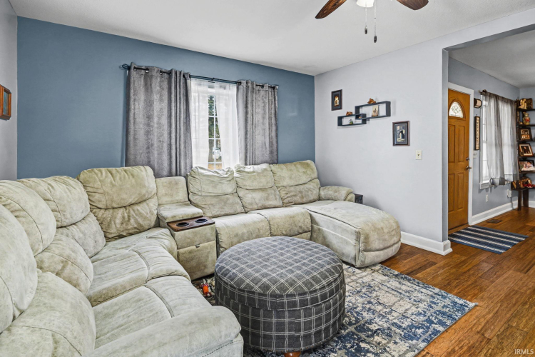 Listing Image 4