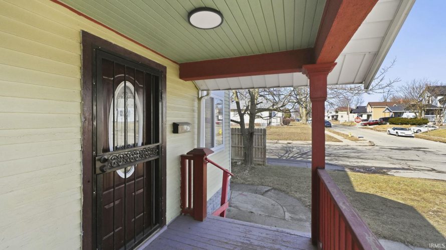 Listing Image 4