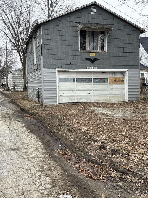 Listing Image 4