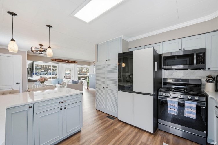 Listing Image 12