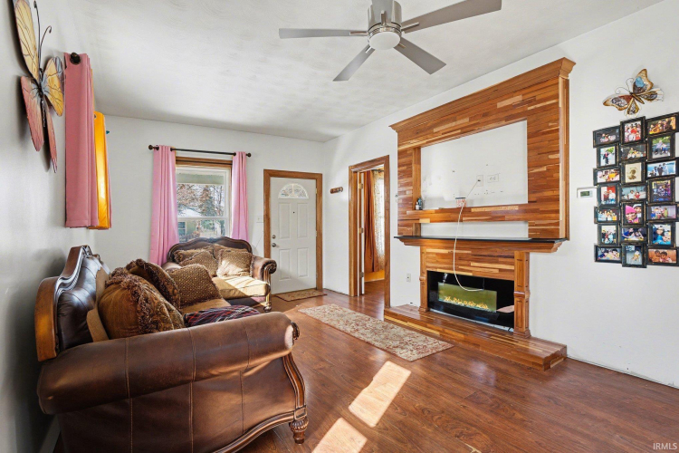 Listing Image 6