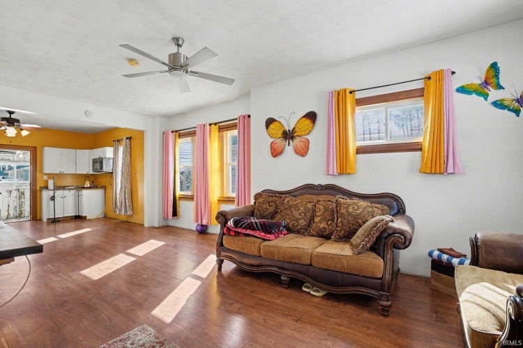 Listing Image 7