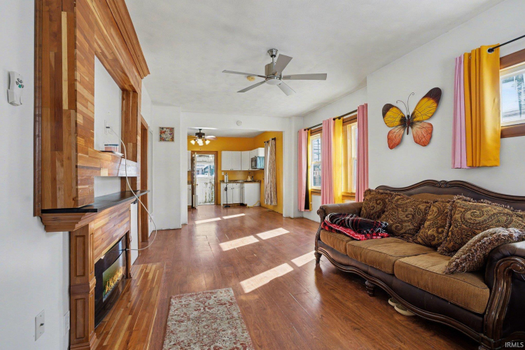 Listing Image 8