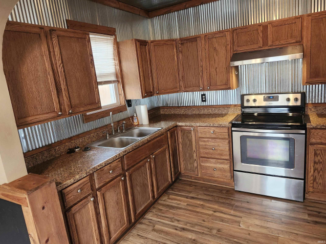 Listing Image 4