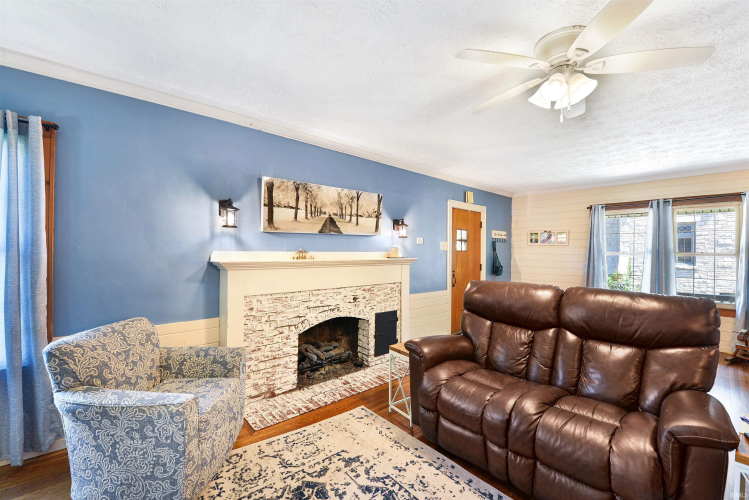 Listing Image 5