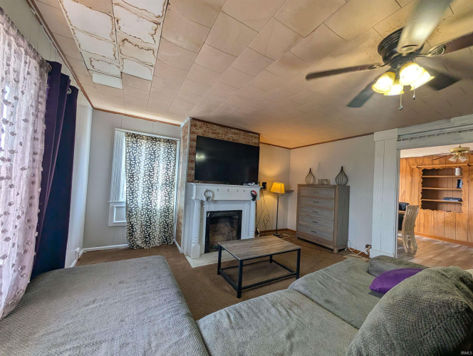 Listing Image 4
