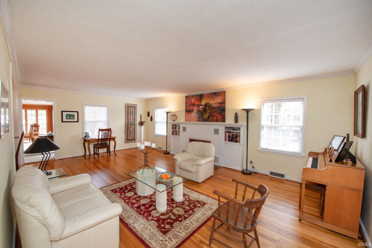 Listing Image 8