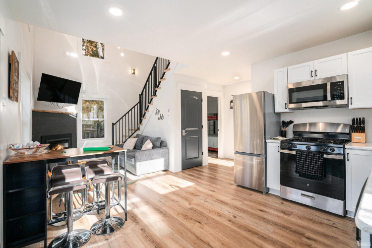 Listing Image 10