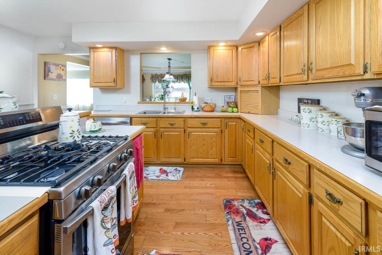 Listing Image 12