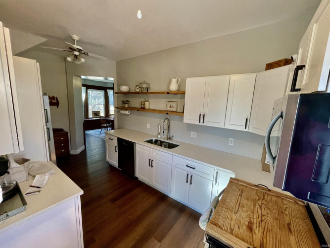 Listing Image 9