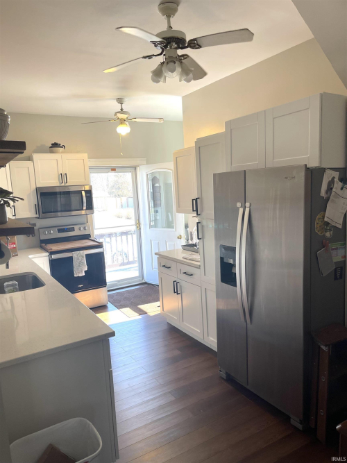 Listing Image 10