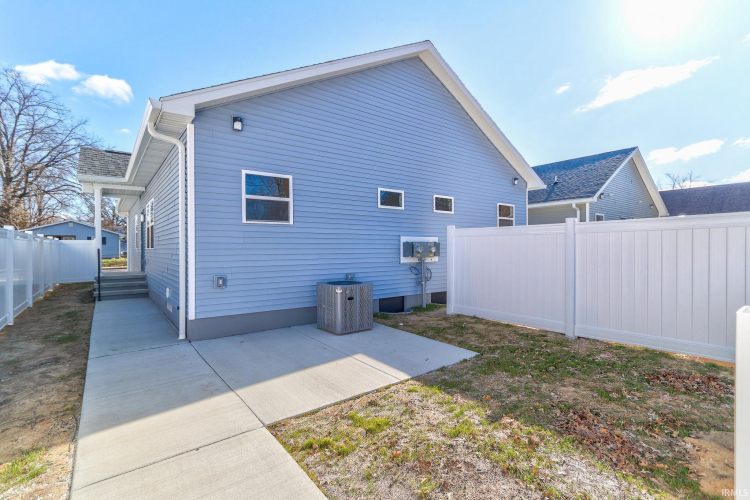 Listing Image 16